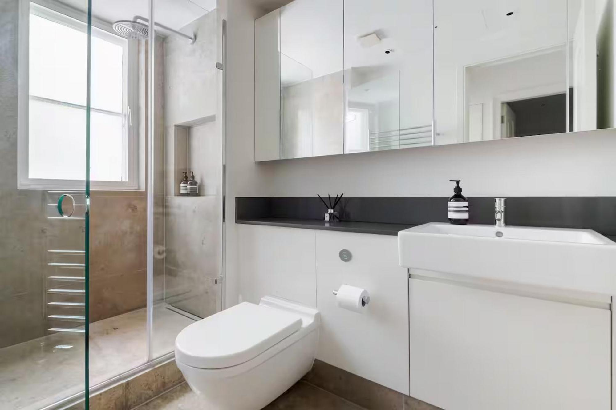 Exquisite Single-level Knightsbridge Flat Wlift Lägenhet