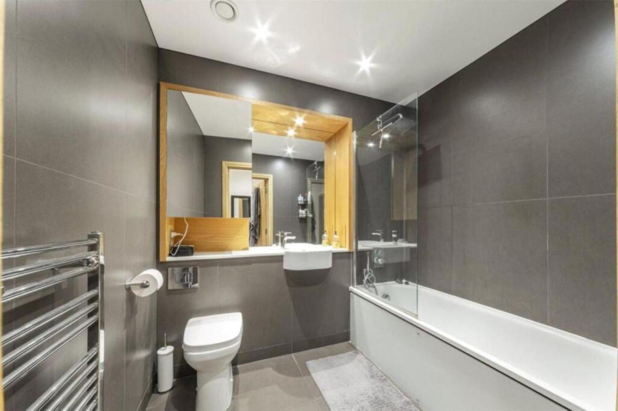 Leilighet Beautiful Modern 2 Bedroom With Balcony *