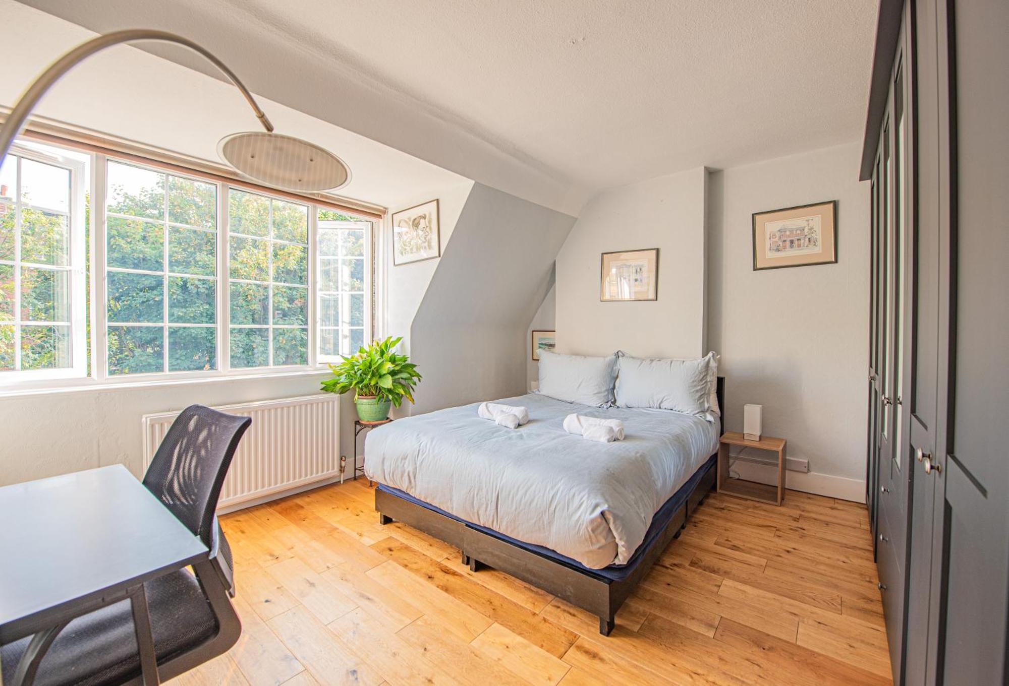 Apartment Bright 1-bed Flat With Balcony In West Kensington *