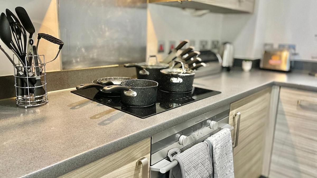 10 Mins From Abba Arena With Free Parking Appartement Londen