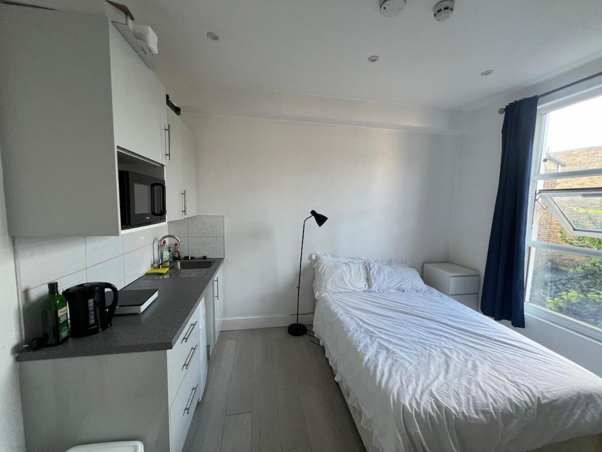 Cosy Flat Near * London