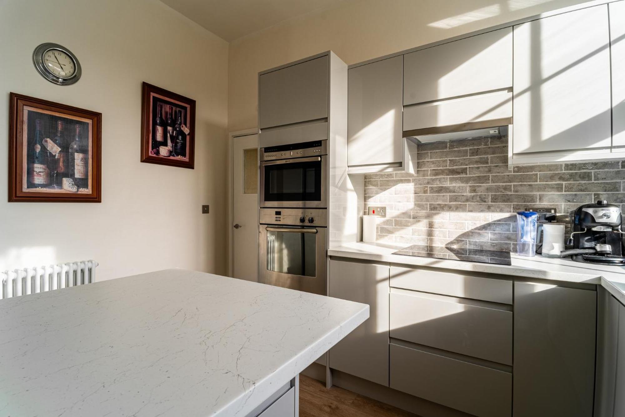 Stylish 2bed Steps From Iconic Waterloo! * Londen