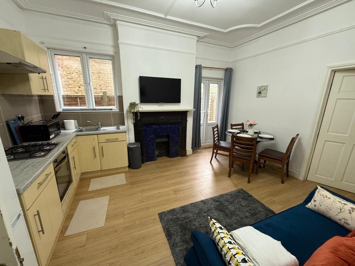 Appartement 1 Bedroom, 30 Minutes To Centre! *