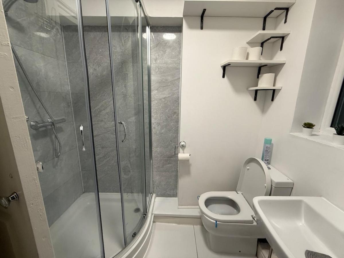 1 Bedroom, 30 Minutes To Centre! Appartement Londres