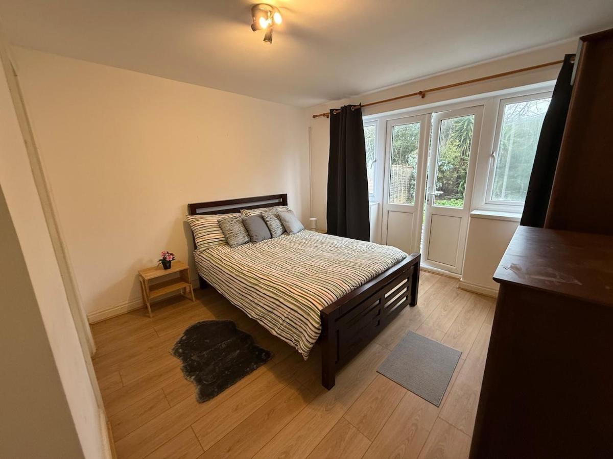 Appartement 1 Bedroom, 30 Minutes To Centre! Londres