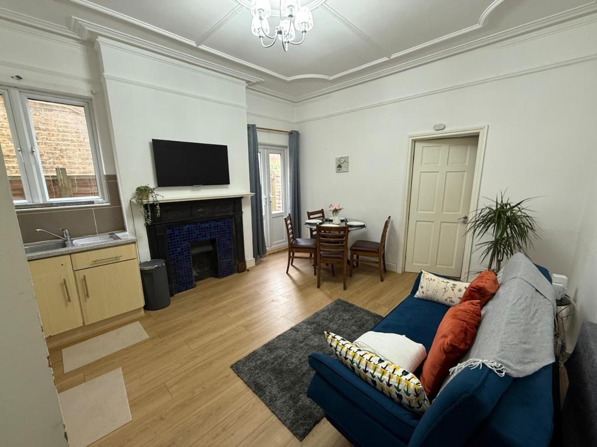 1 Bedroom, 30 Minutes To Centre! Appartement Londres