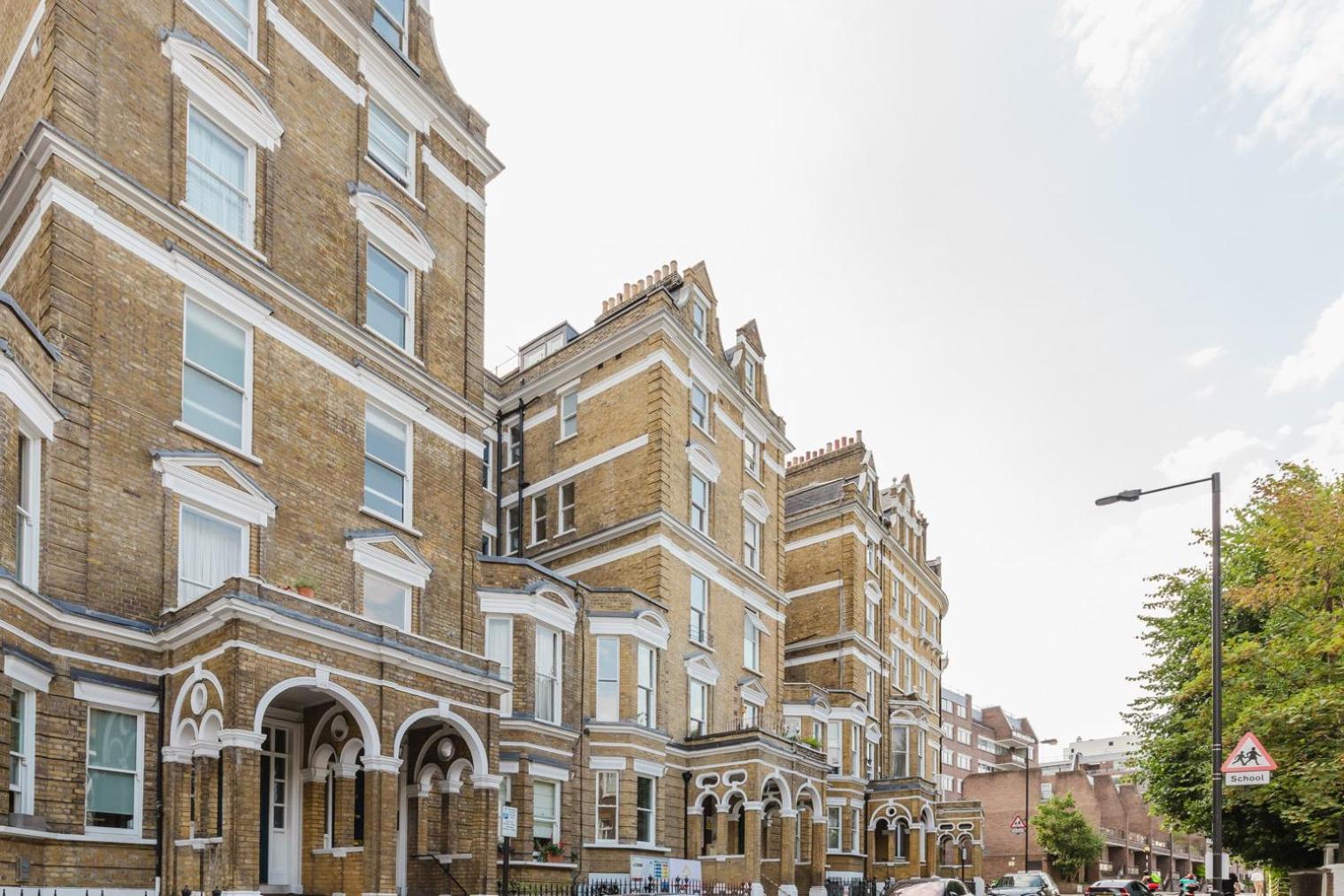 Blueground Kensington View Furnished Lon-561