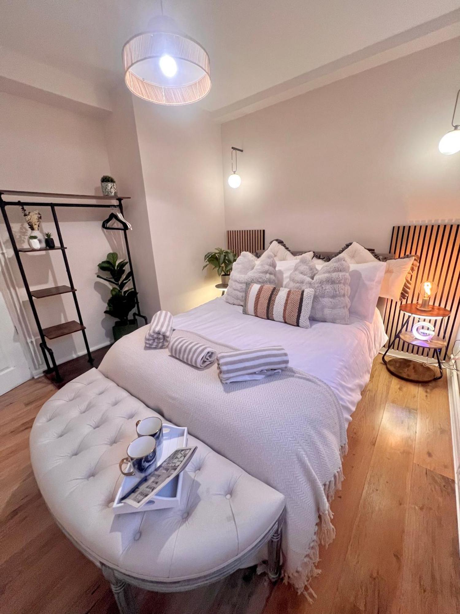 Apartment Central City 3 Minutes To Tower Of London Trendy Shoreditch Recently Refurbished 3 Bedrooms Sleeps 8 London