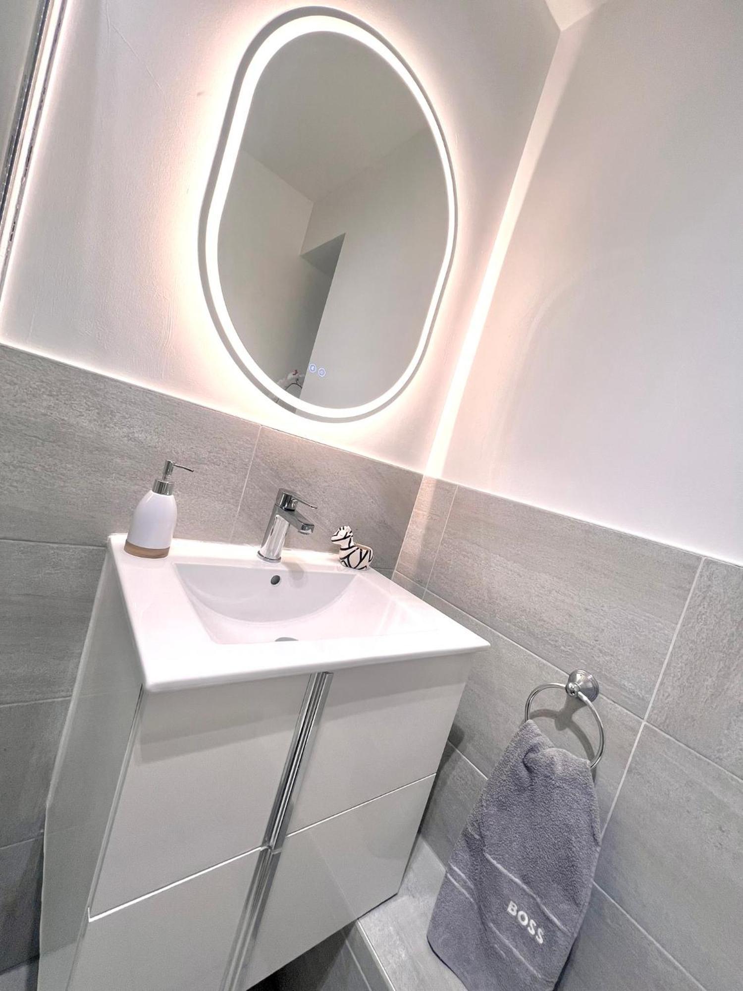 Central City 3 Minutes To Tower Of London Trendy Shoreditch Recently Refurbished 3 Bedrooms Sleeps 8 London