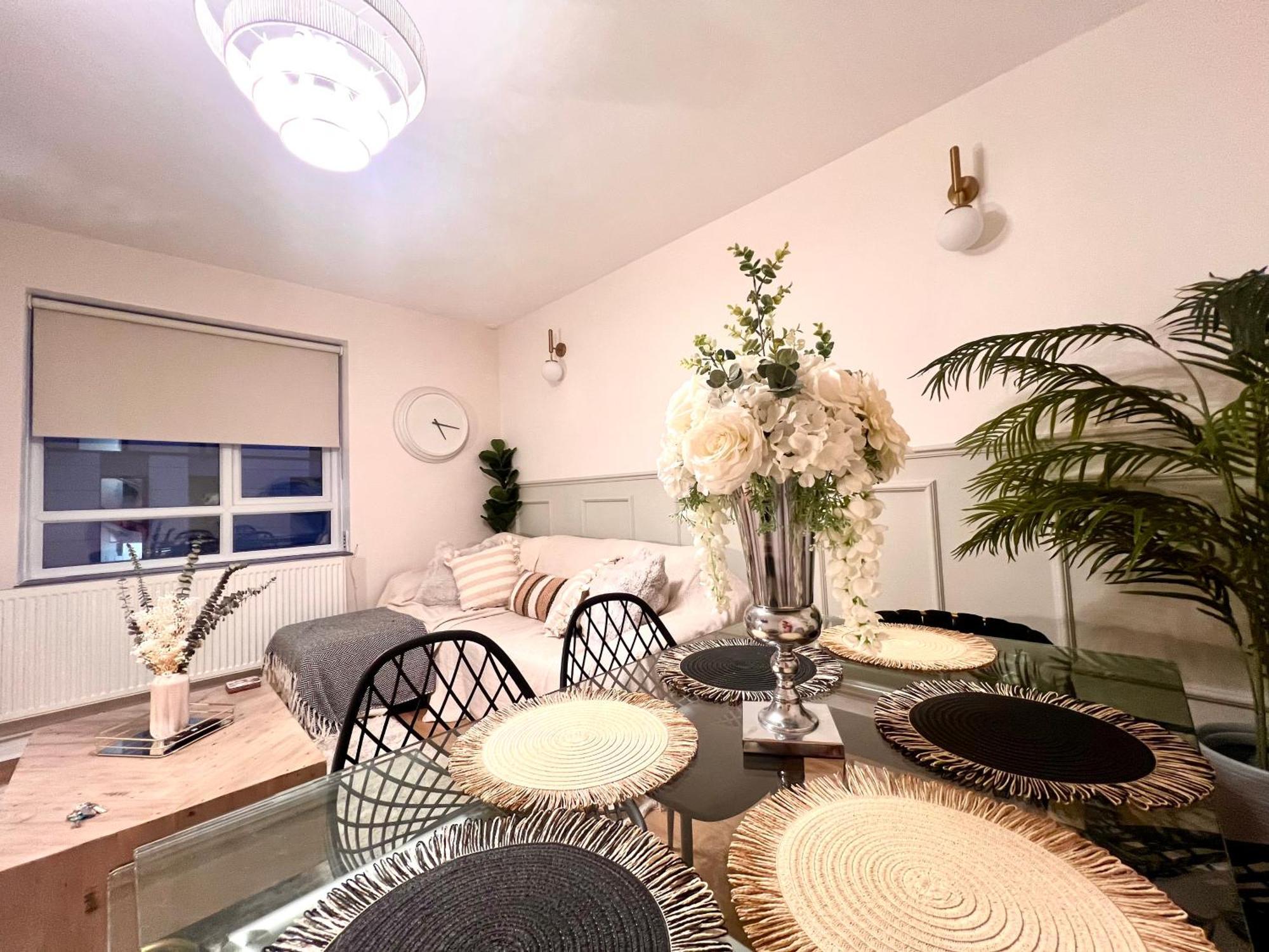 Apartment Central City 3 Minutes To Tower Of London Trendy Shoreditch Recently Refurbished 3 Bedrooms Sleeps 8