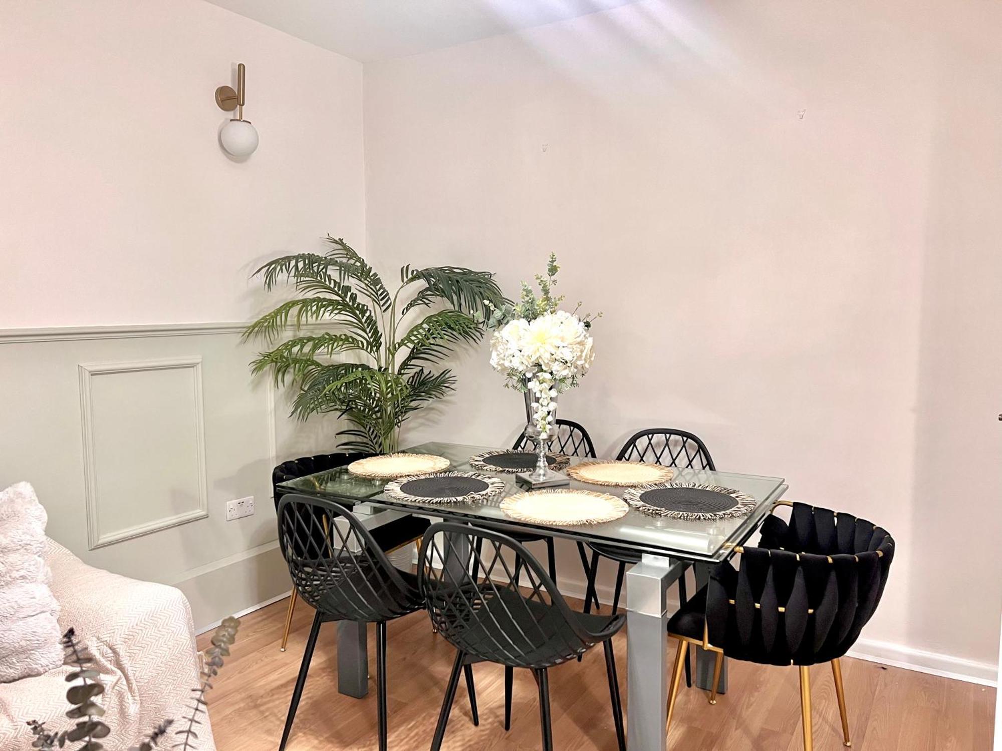 Central City 3 Minutes To Tower Of London Trendy Shoreditch Recently Refurbished 3 Bedrooms Sleeps 8 Apartment *