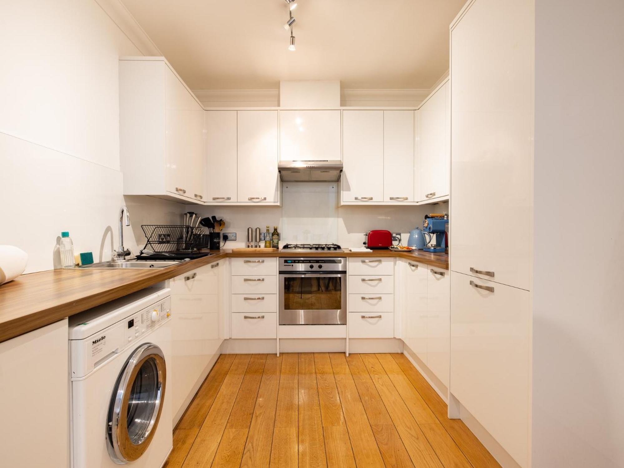 Pass The Keys Stylish 3 Bedroom House In A Quiet Mews By Tube Holiday home *