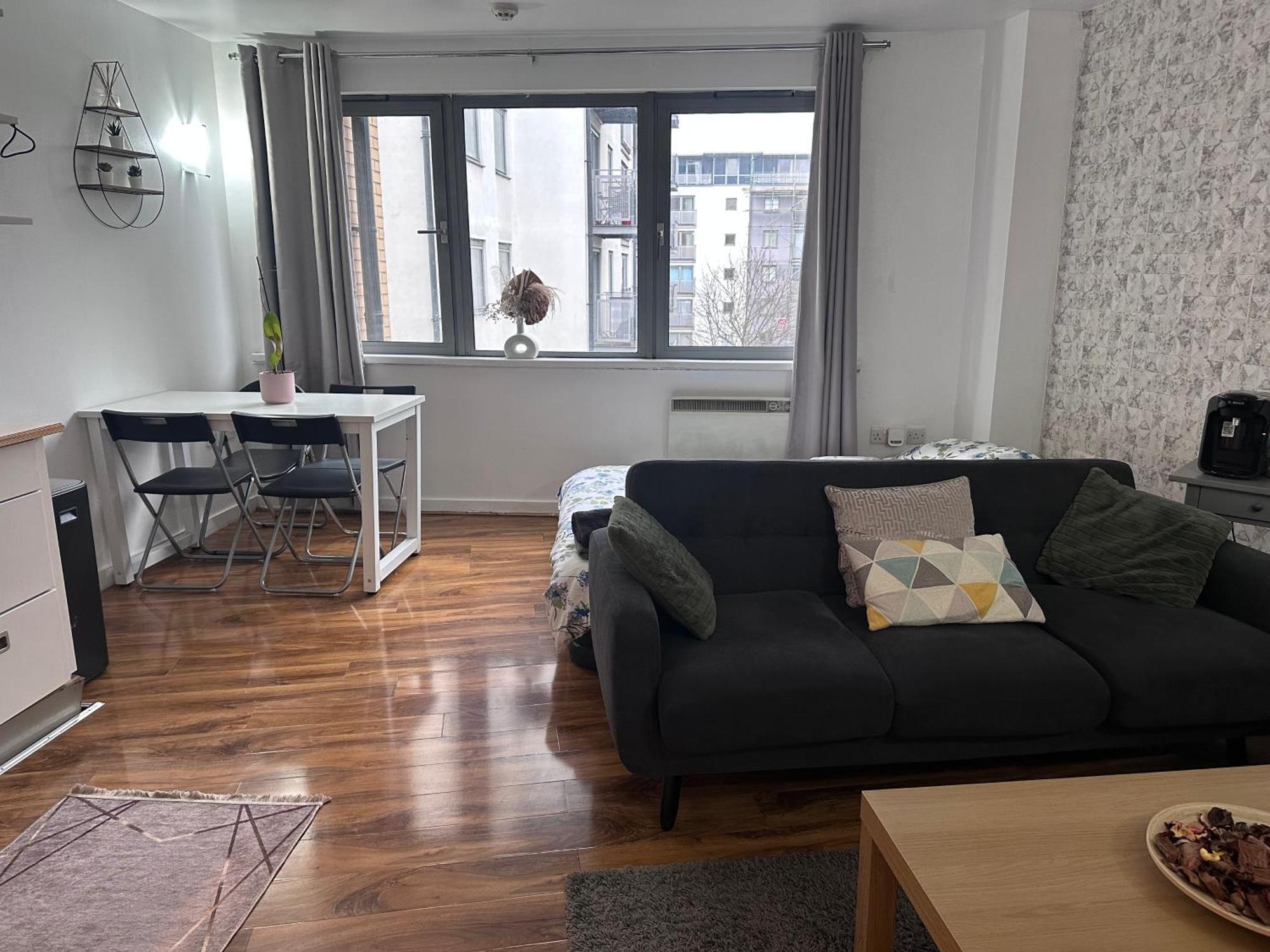 Cozy Greenwich Apartment