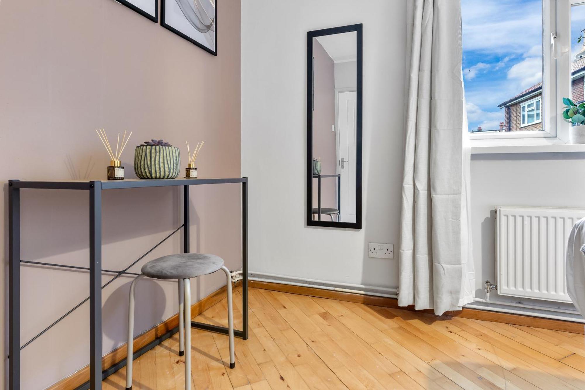 Elegant Retreat - Sleeps 6 - Close To Putney & Stamford Bridge Lägenhet *