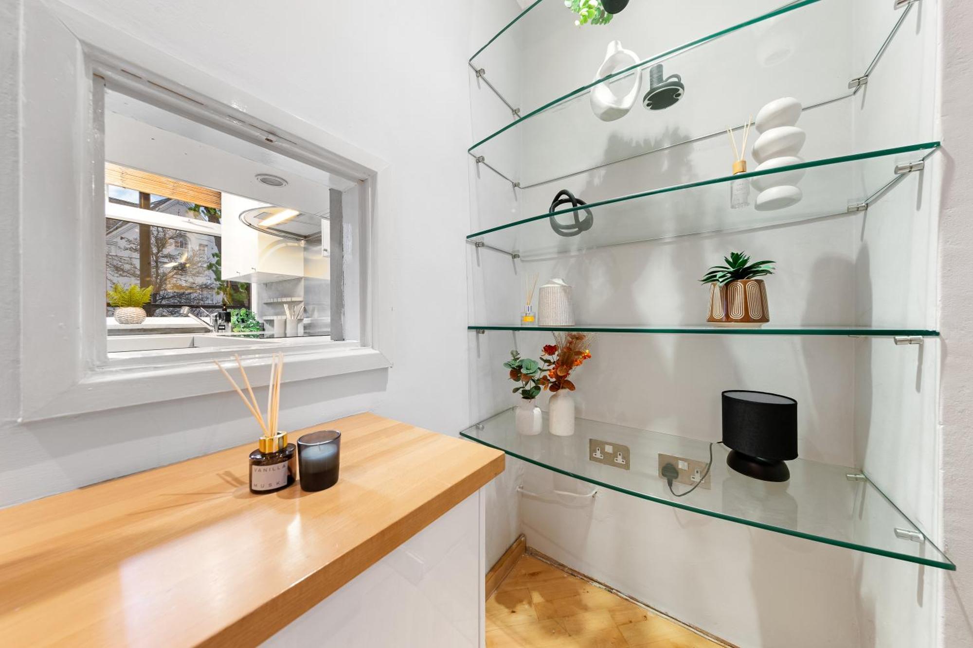 Elegant Retreat - Sleeps 6 - Close To Putney & Stamford Bridge Lägenhet London