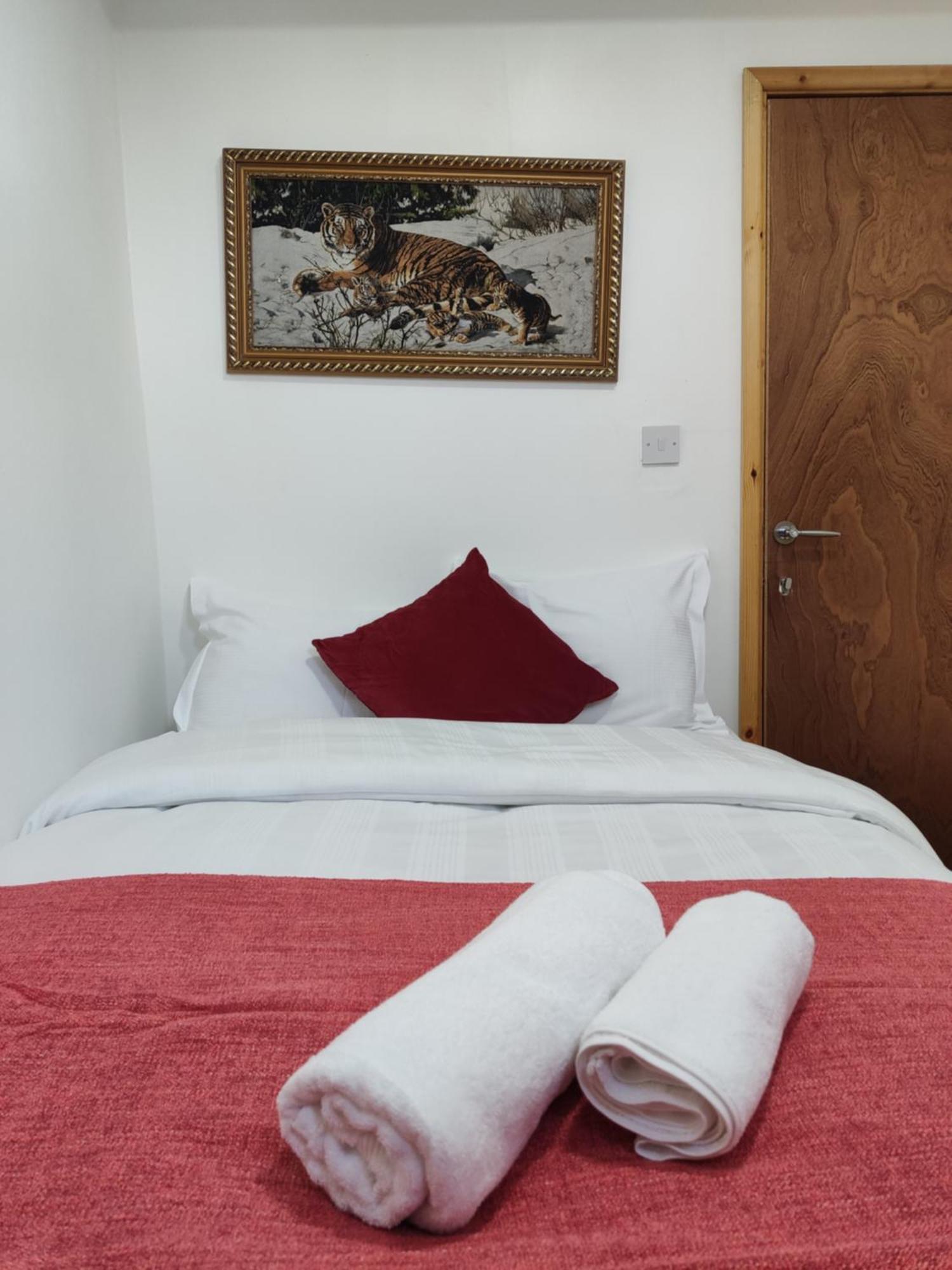 Tower Bridge Roomzzzz Frühstückspension