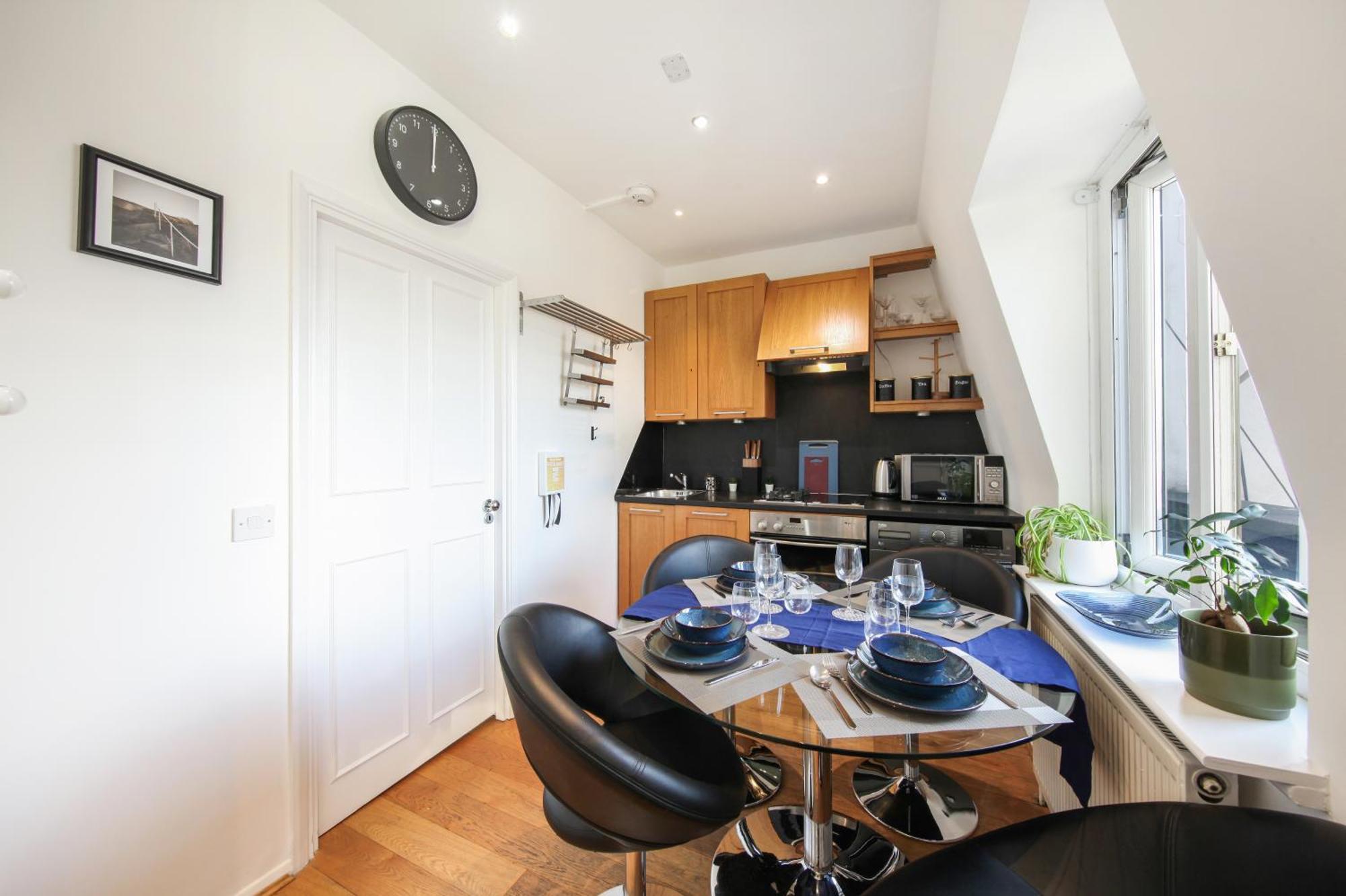 Chic 2br Loft-style In Queensway Appartement Londen