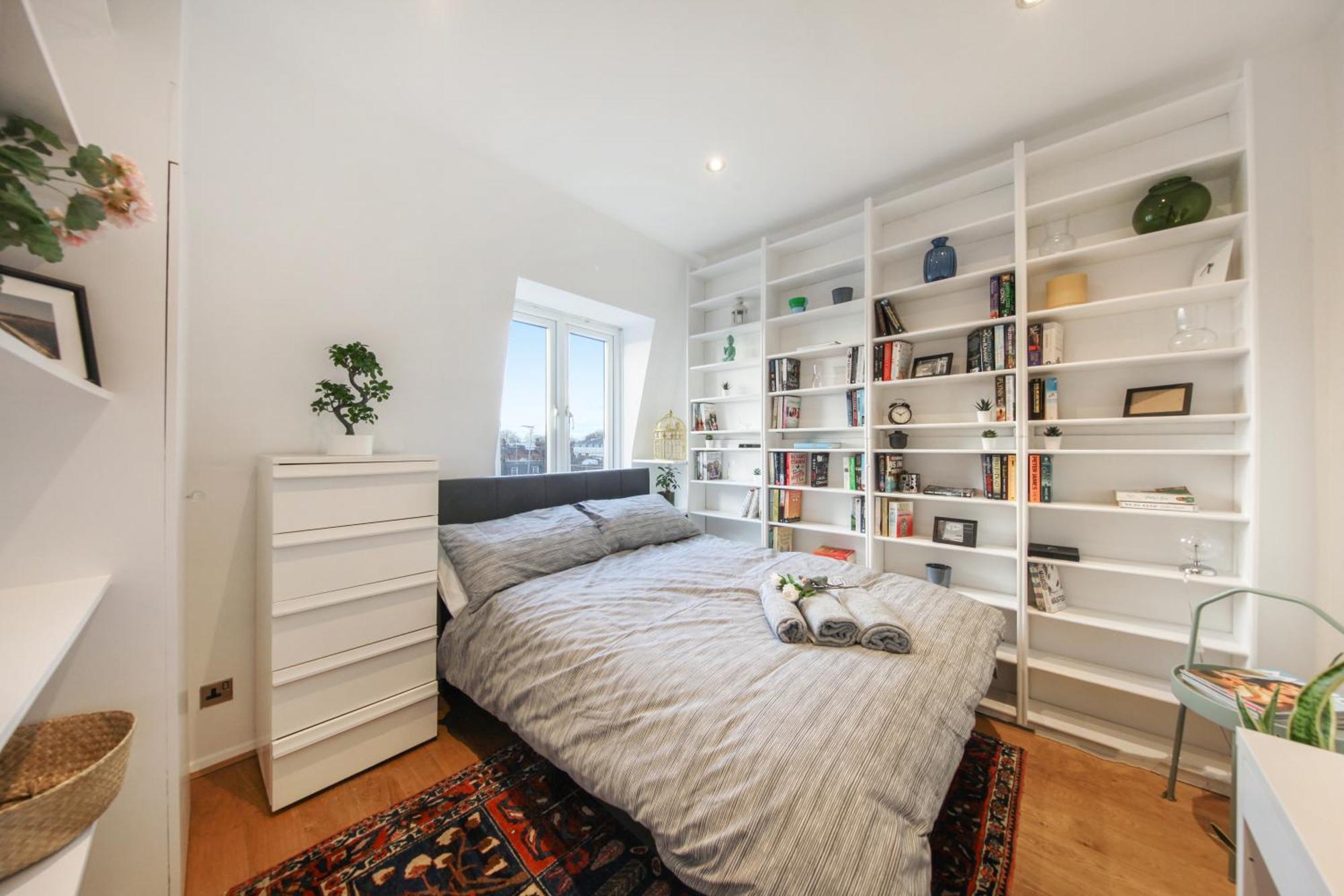 Chic 2br Loft-style In Queensway * Londen