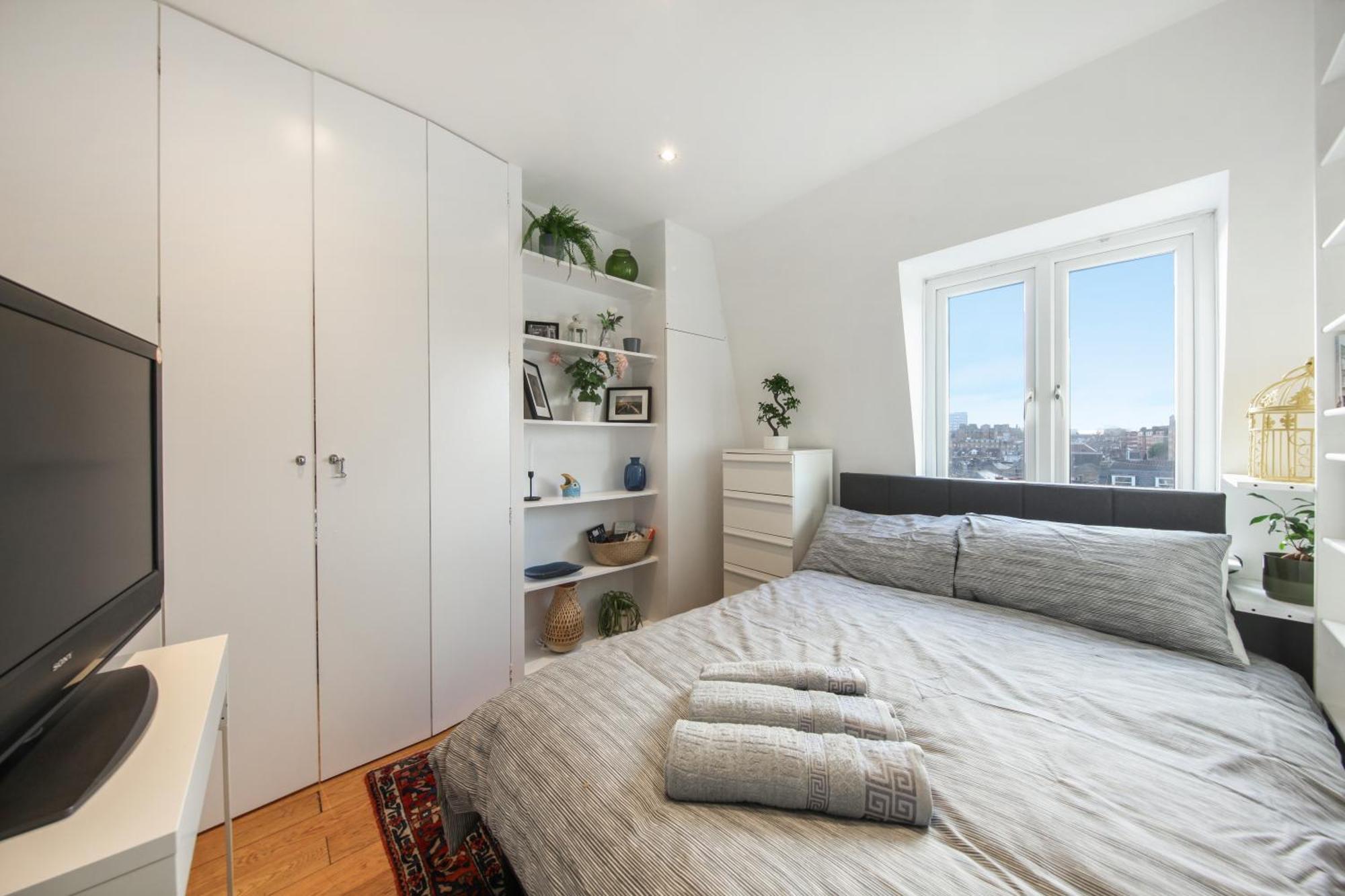 Chic 2br Loft-style In Queensway Appartement