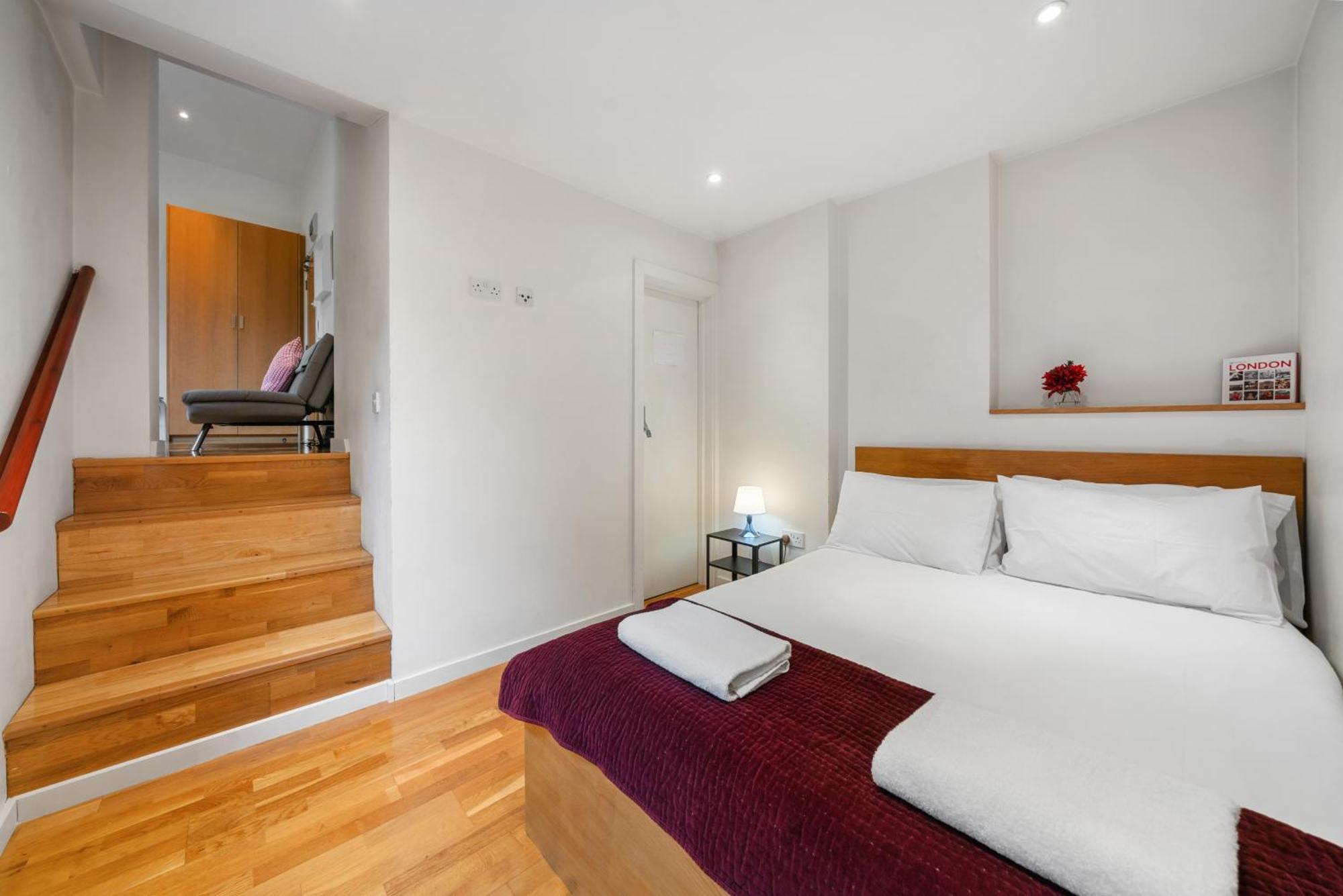 Bright And Airy One Bedroom Condo, Olympia, Kensington Appartement
