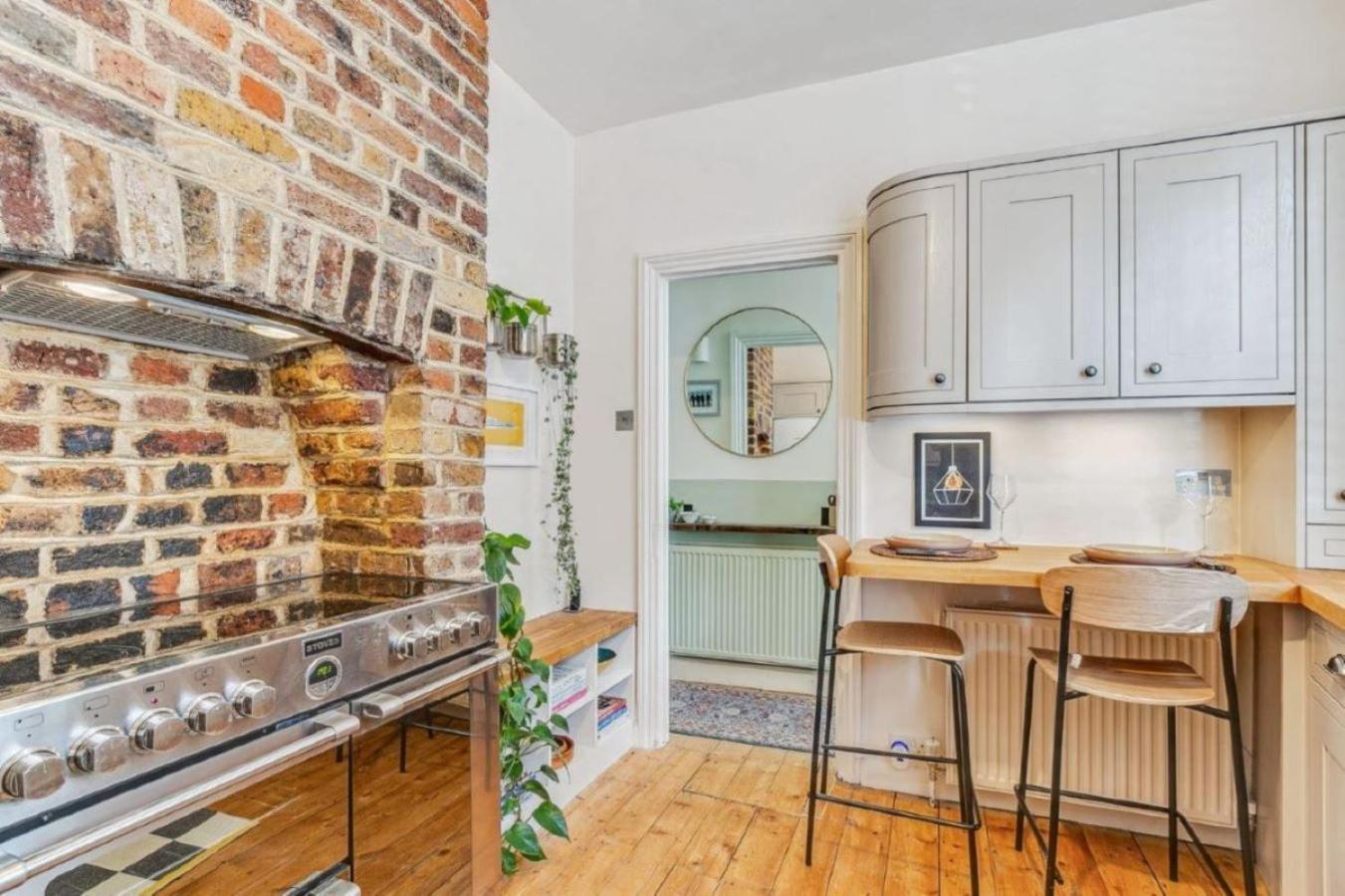 Stylish 1br In Greenwich By River Thames With Garden Lägenhet London