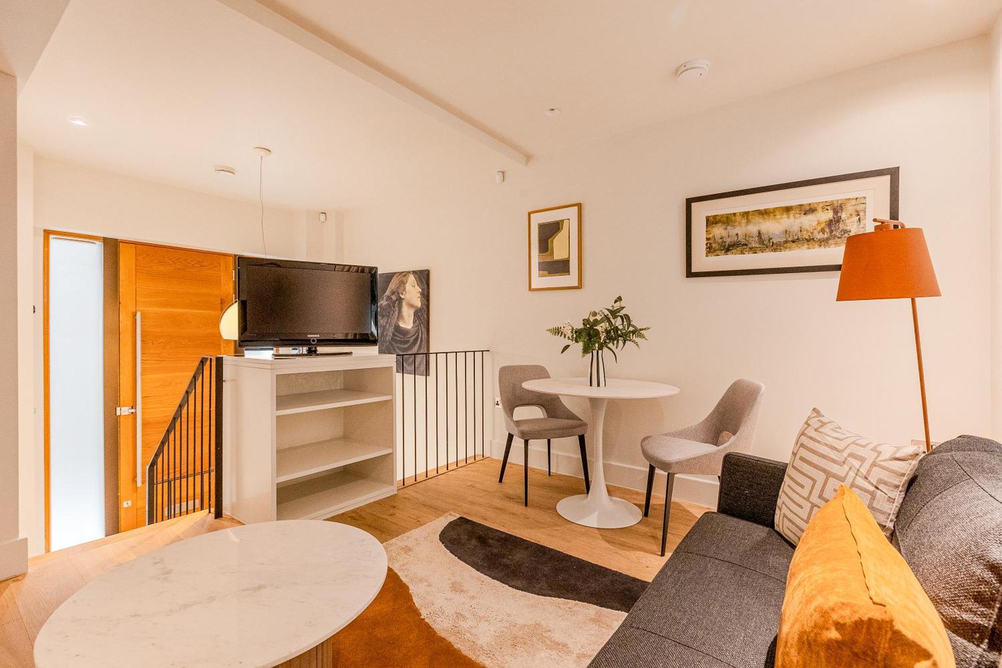 Stylish 1br Duplex, 3 Minutes Blackfriars Station Lägenhet *