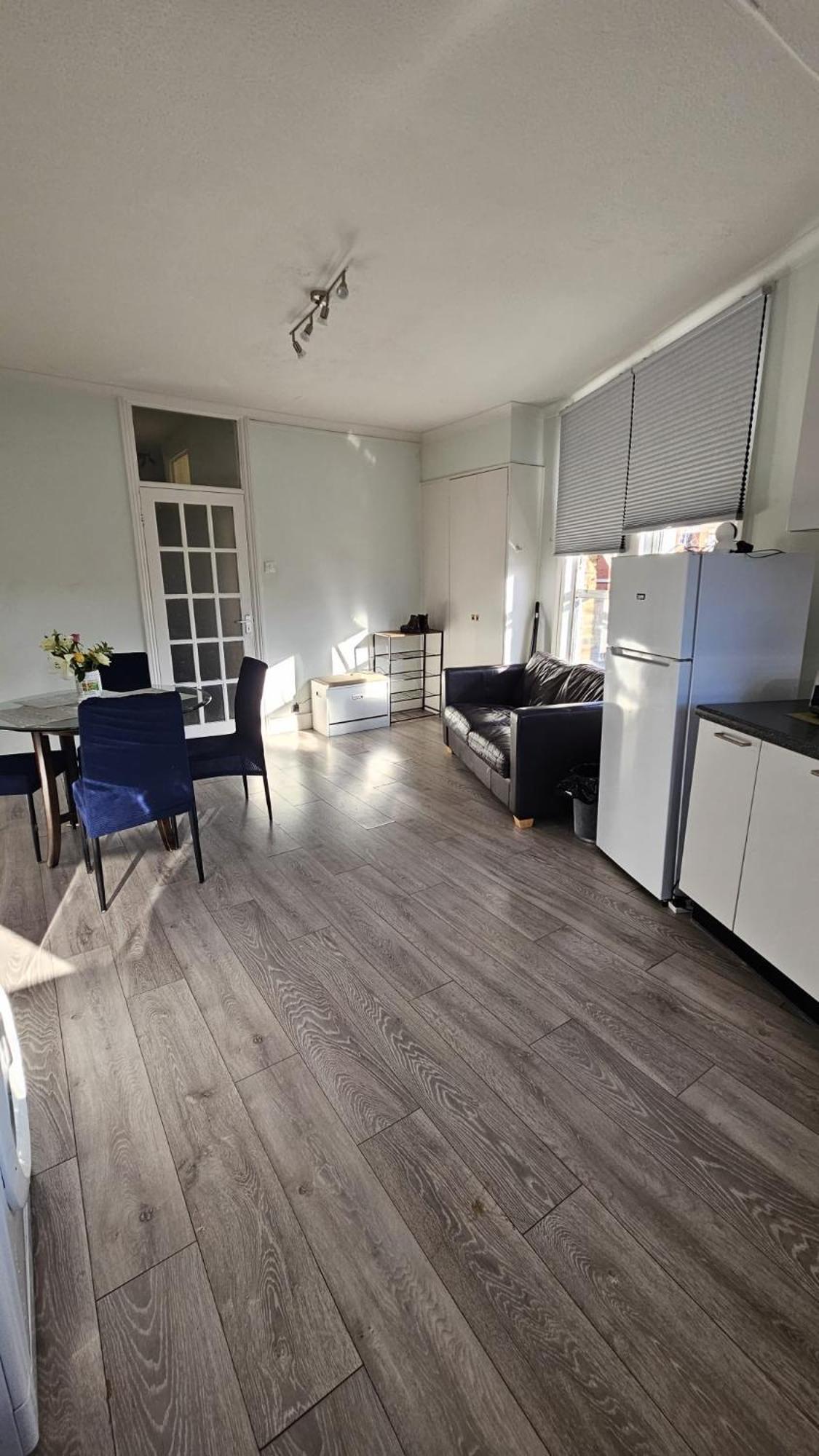Large Private In Kensal Rise Of * London
