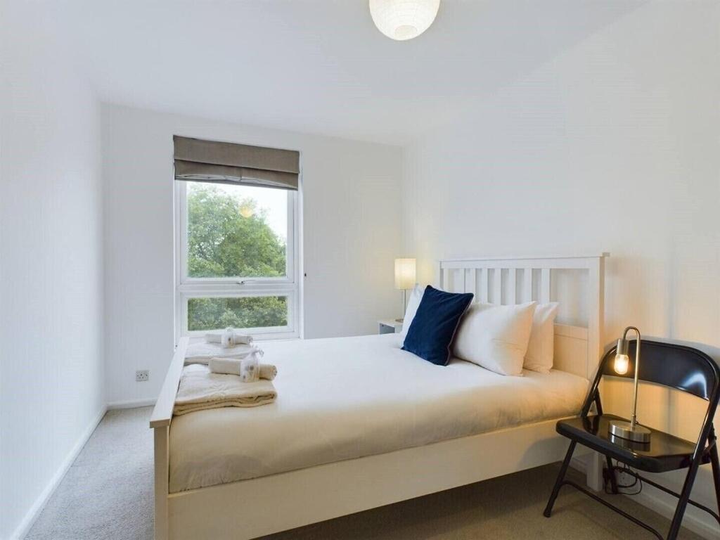 Cozy 1br Flat Walk From Fields Sleeps 2 Pass The Keys Lejlighed *