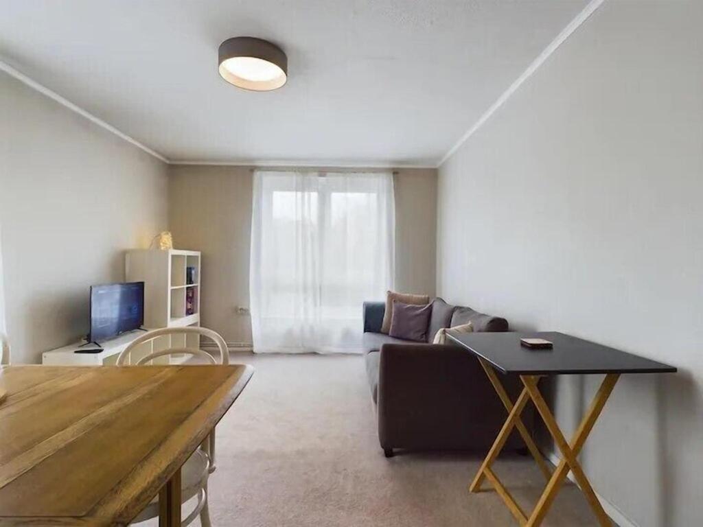 Cozy 1br Flat Walk From Fields Sleeps 2 Pass The Keys Lejlighed