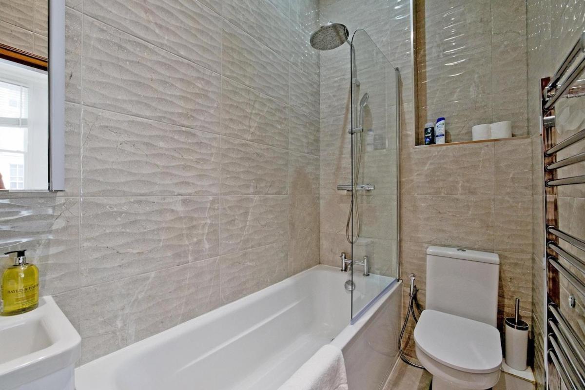 Charming 2-bed Holland Prk Rd Lägenhet *
