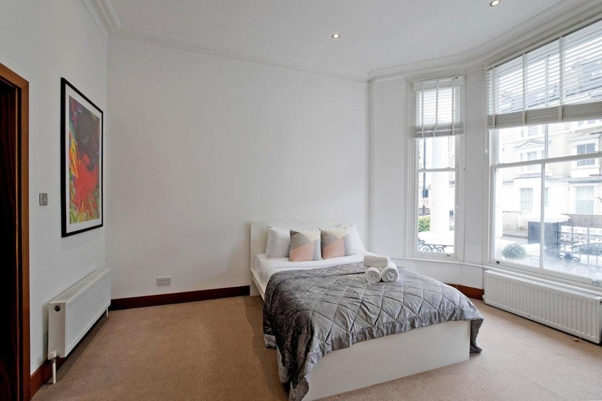Lägenhet Charming 2-bed Holland Prk Rd
