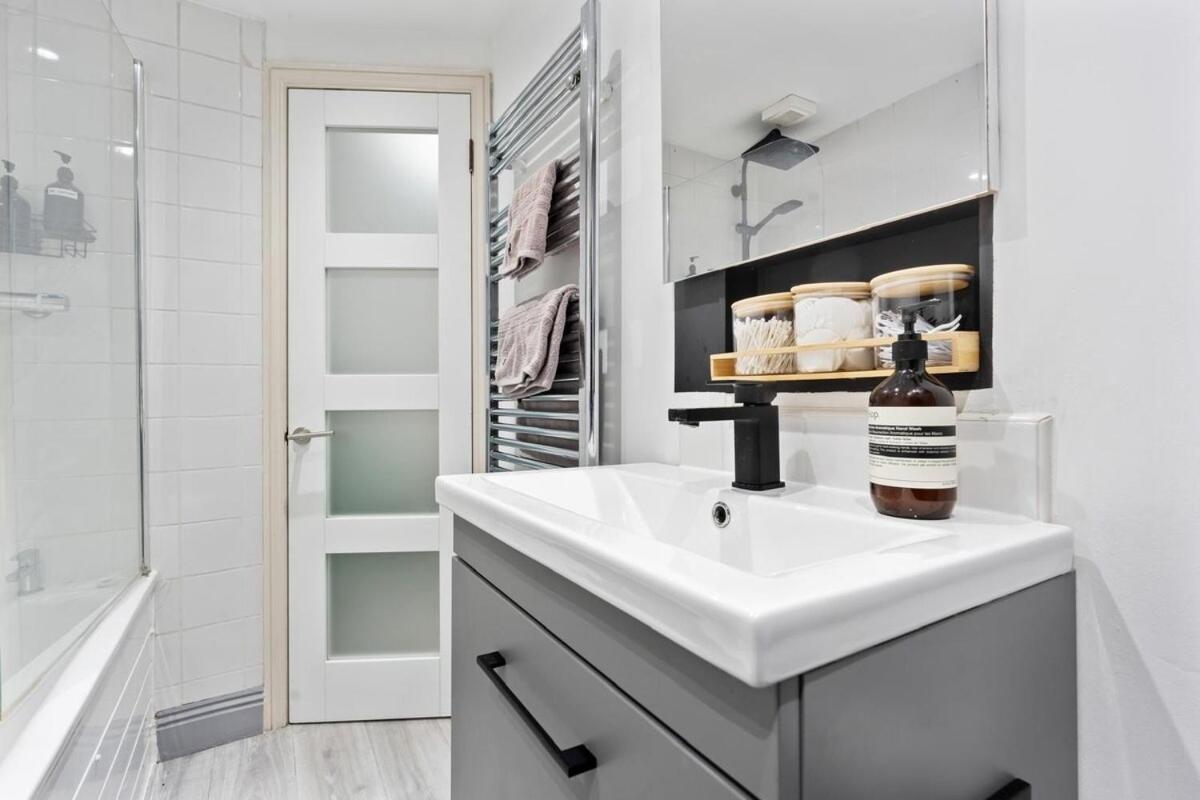 Apartment Cozy And Quiet 2 Minutes Walk From Main Street Flat W Garden London