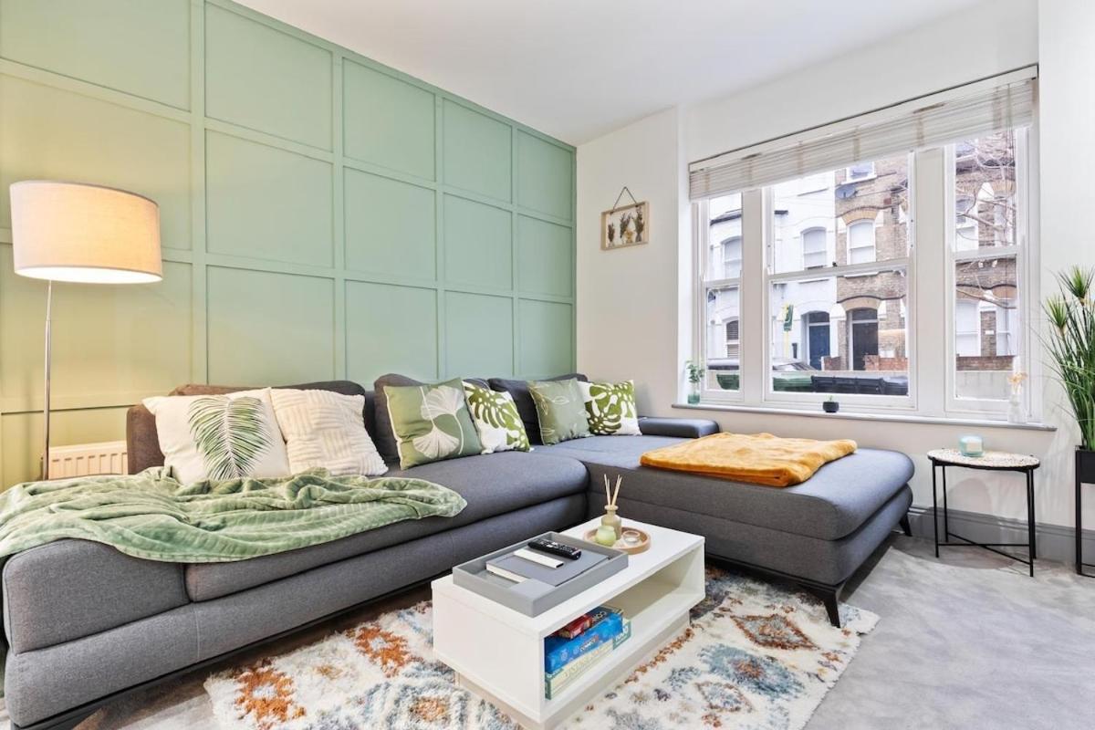 Cozy And Quiet 2 Minutes Walk From Main Street Flat W Garden London