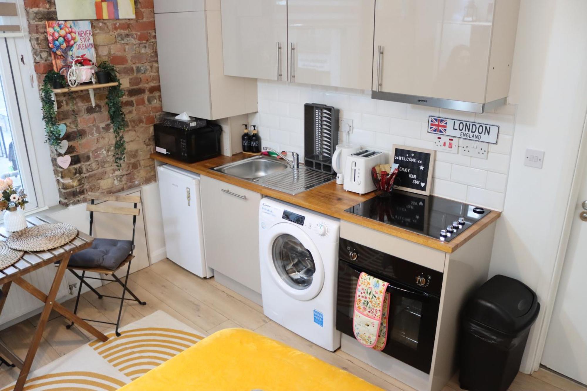 Stylish - Private Bathroom, 15mins To London! Lejlighed London