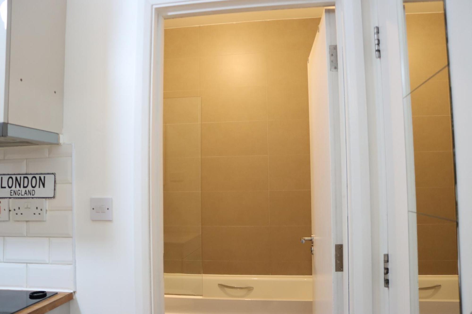 Lejlighed Stylish - Private Bathroom, 15mins To London! *