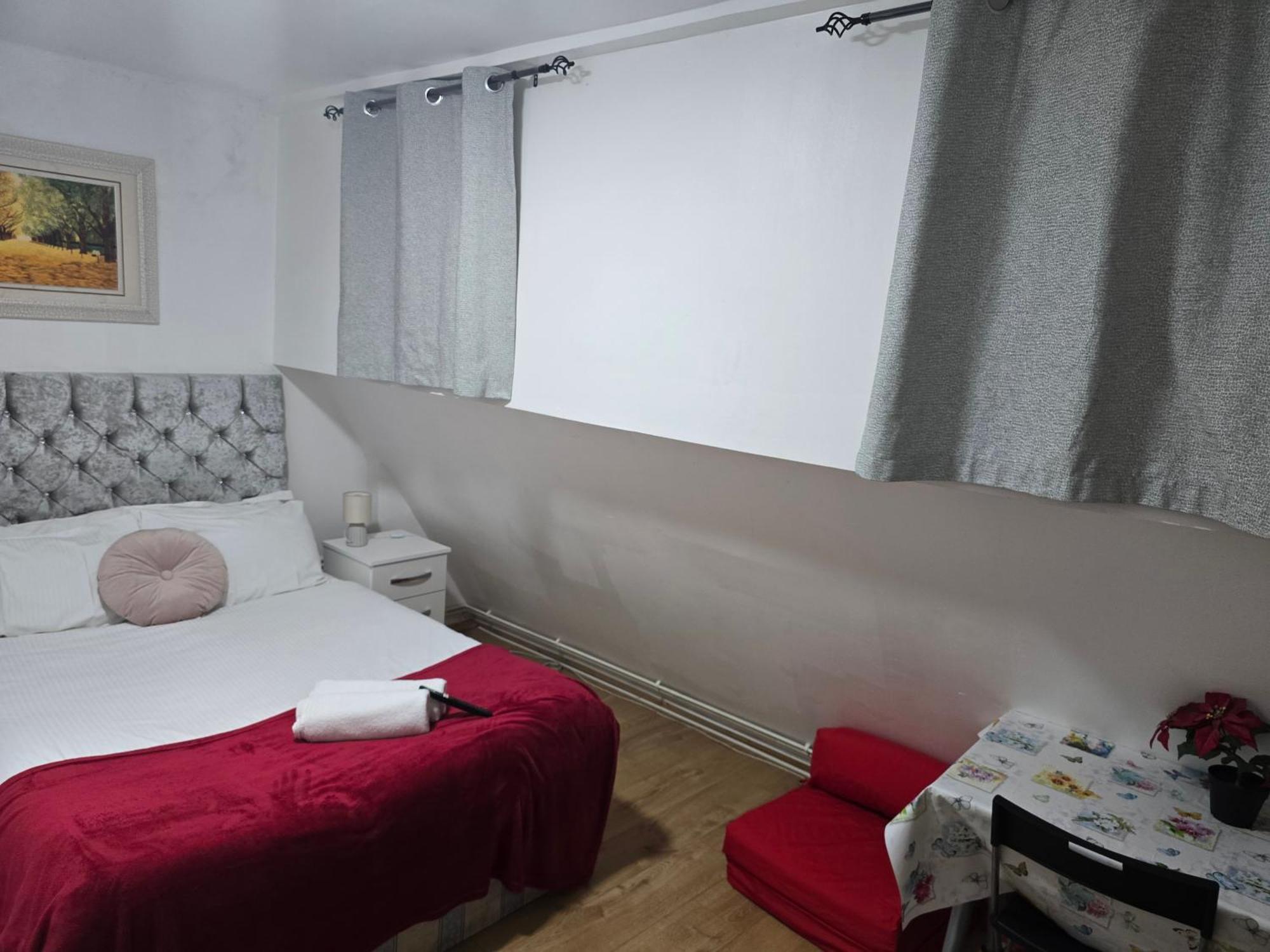 Tower Bridge Roomzzzz Frühstückspension