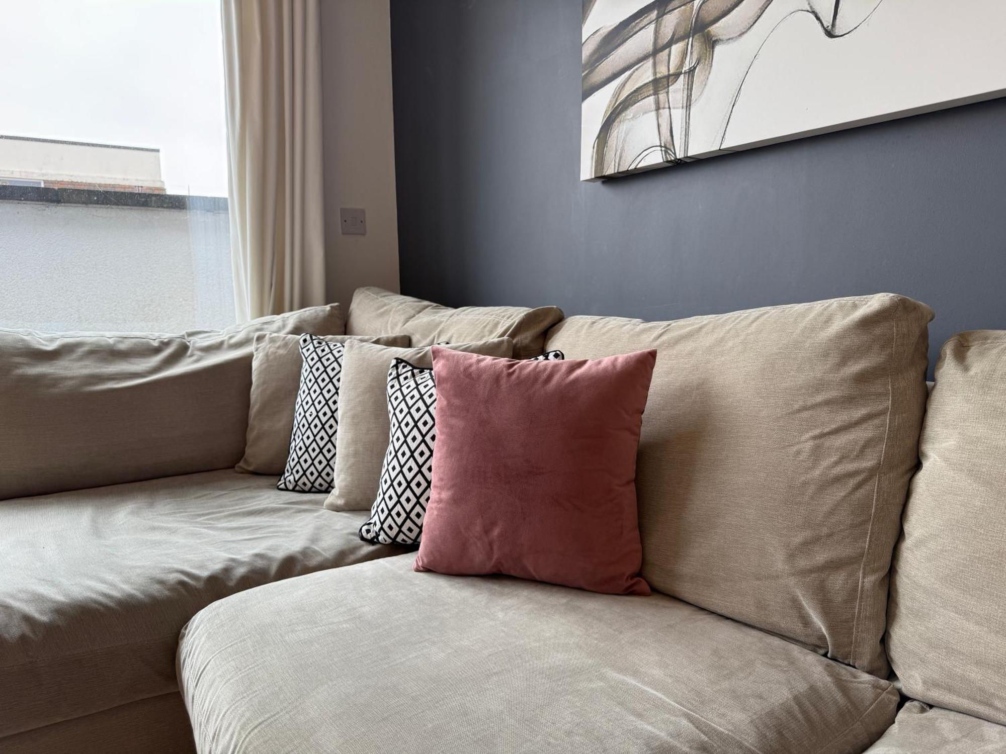 Spacious 2 Bedroom Flat, Near Kings Cross, Location Apartment *