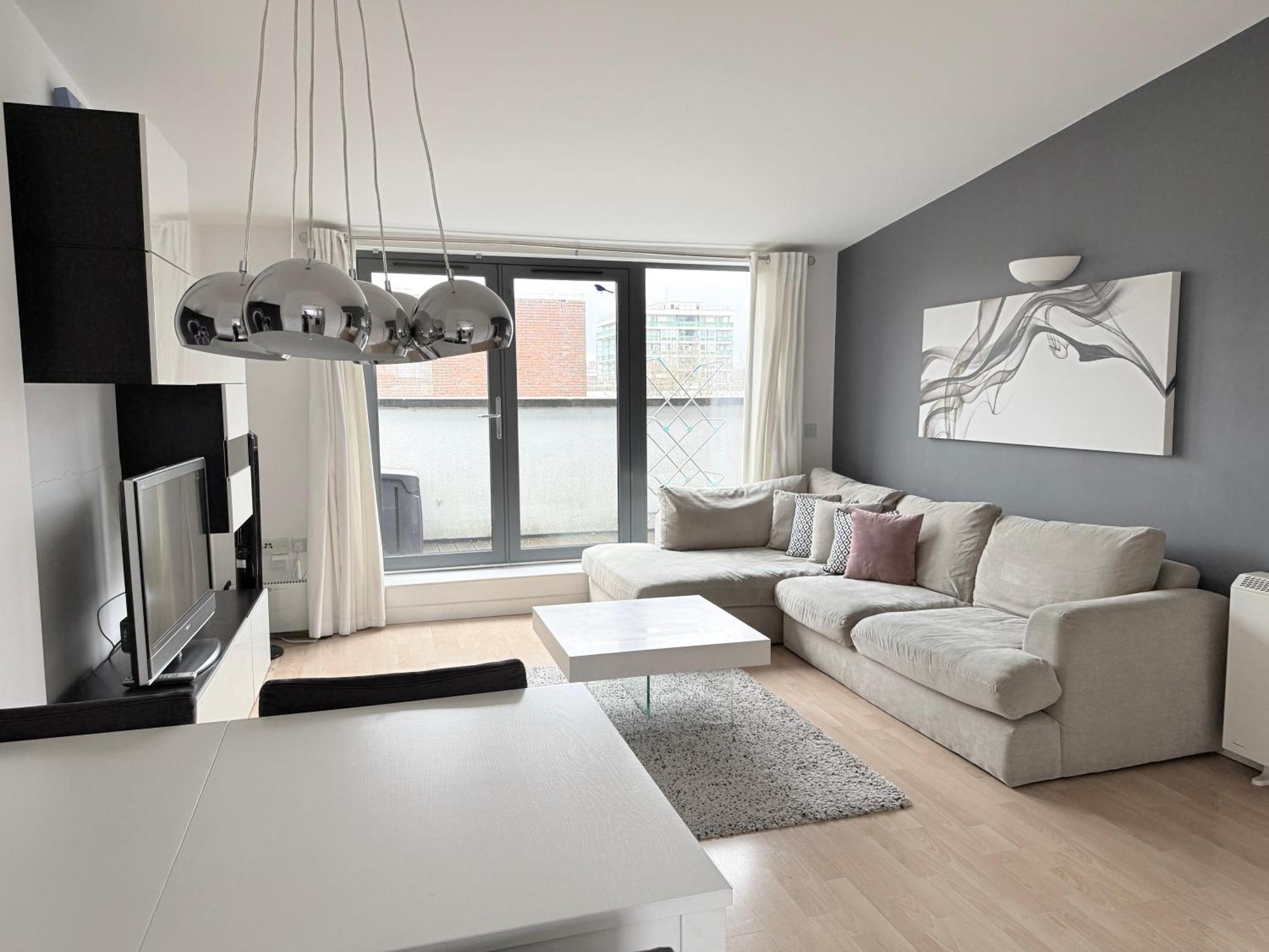Spacious 2 Bedroom Flat, Near Kings Cross, Location Apartment *