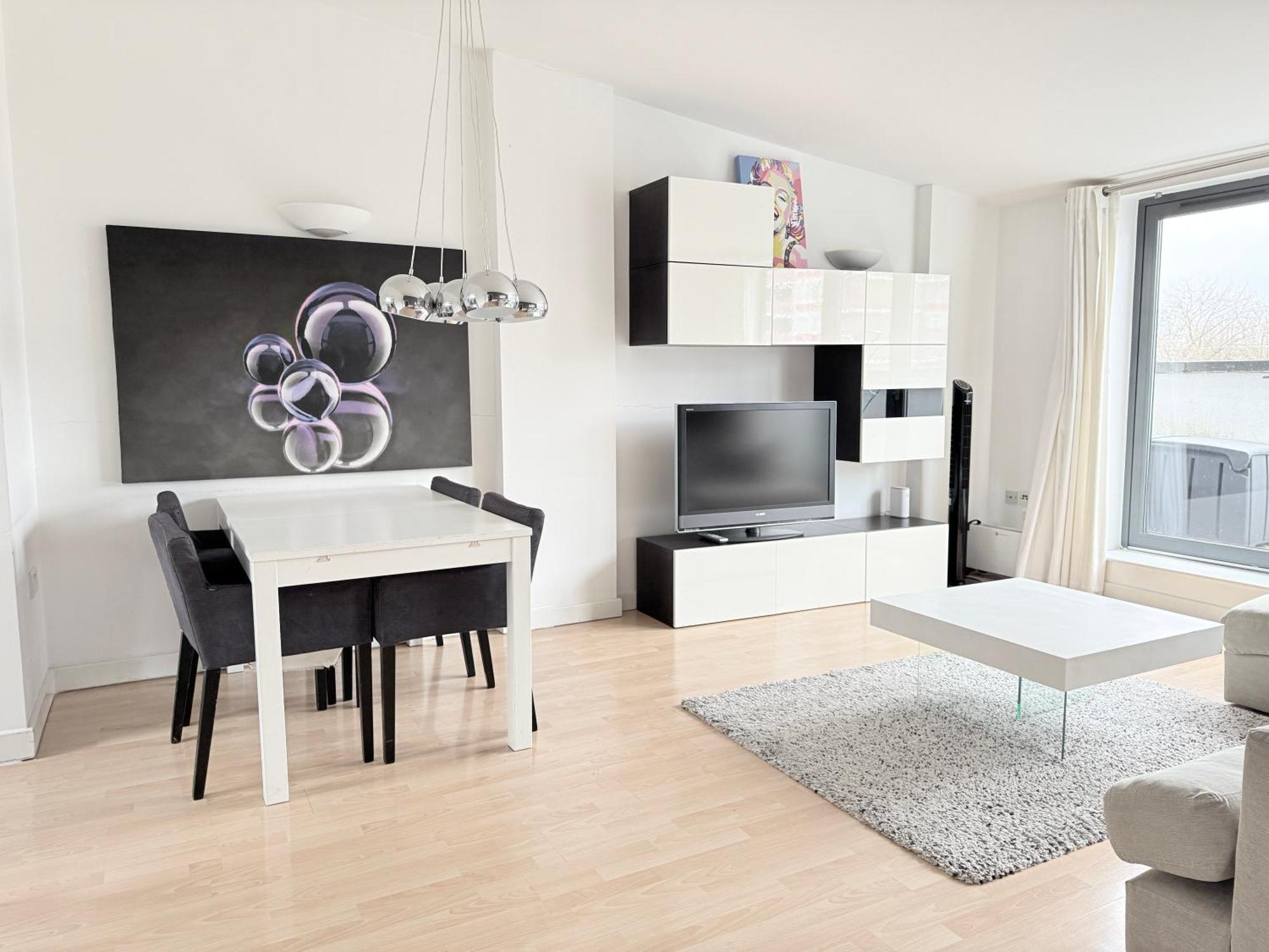 Apartment Spacious 2 Bedroom Flat, Near Kings Cross, Location *