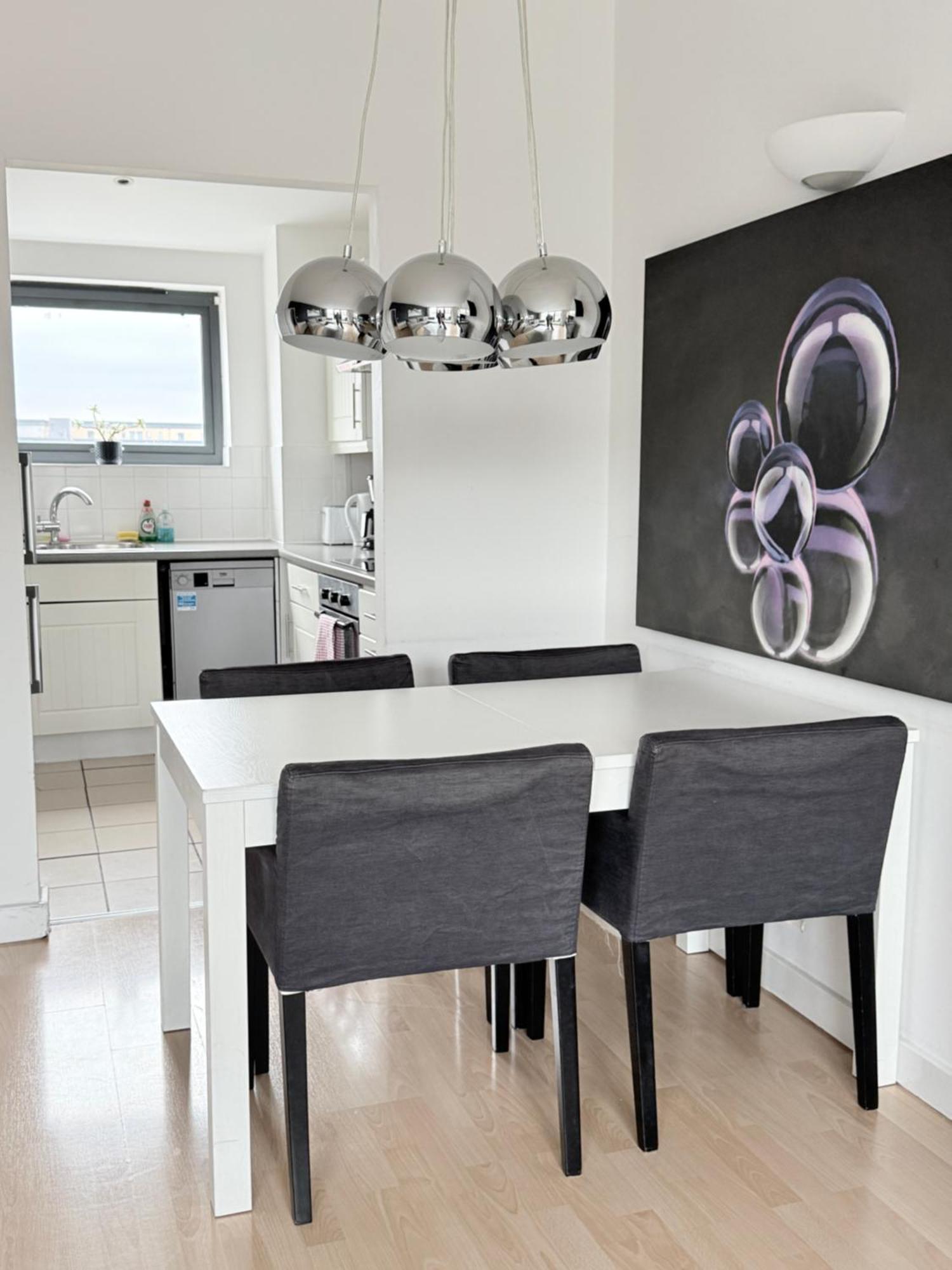 Apartment Spacious 2 Bedroom Flat, Near Kings Cross, Location *