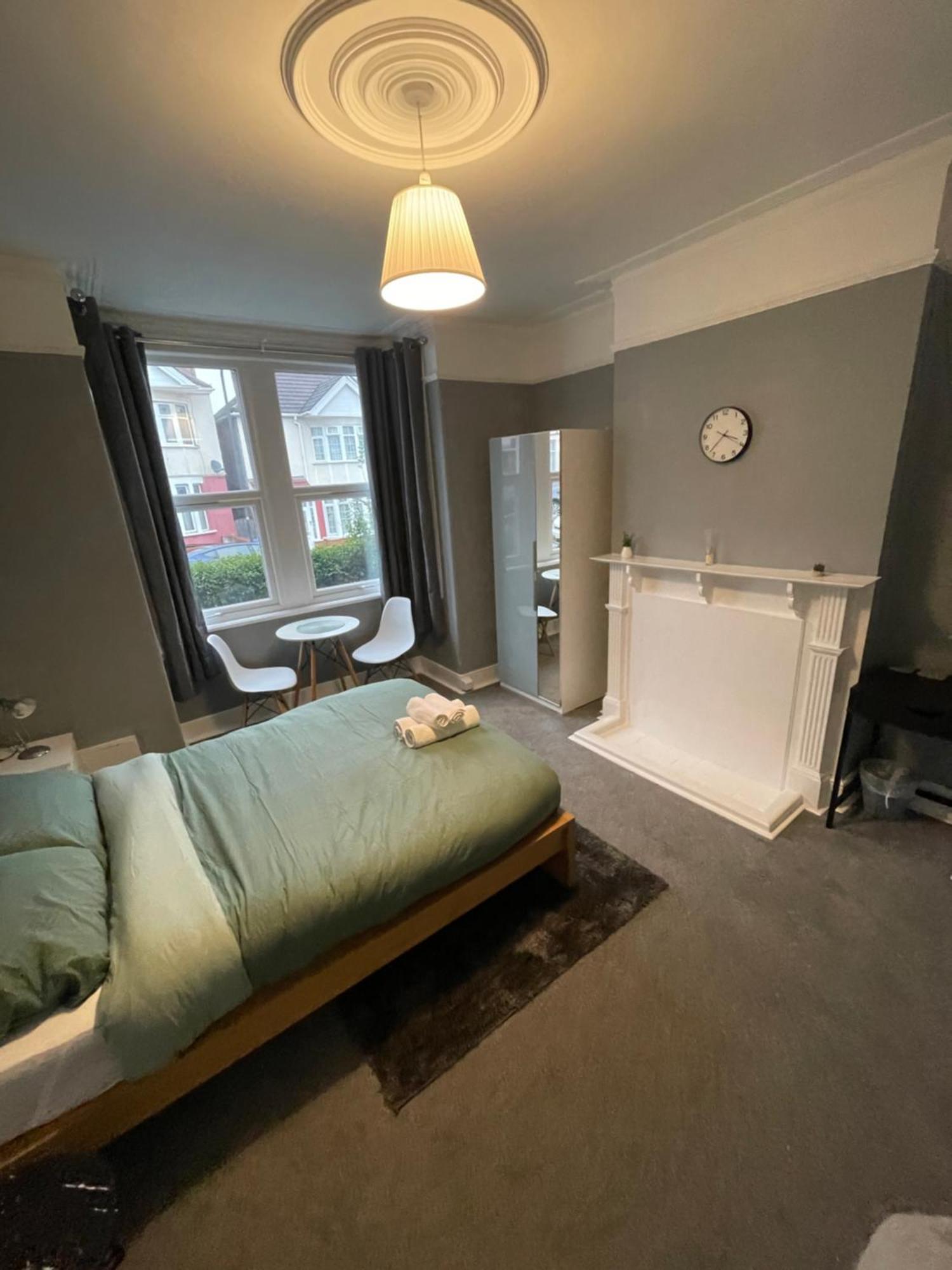 Cosy Double A Stones Throw From Wembley Stadium Pensionat London