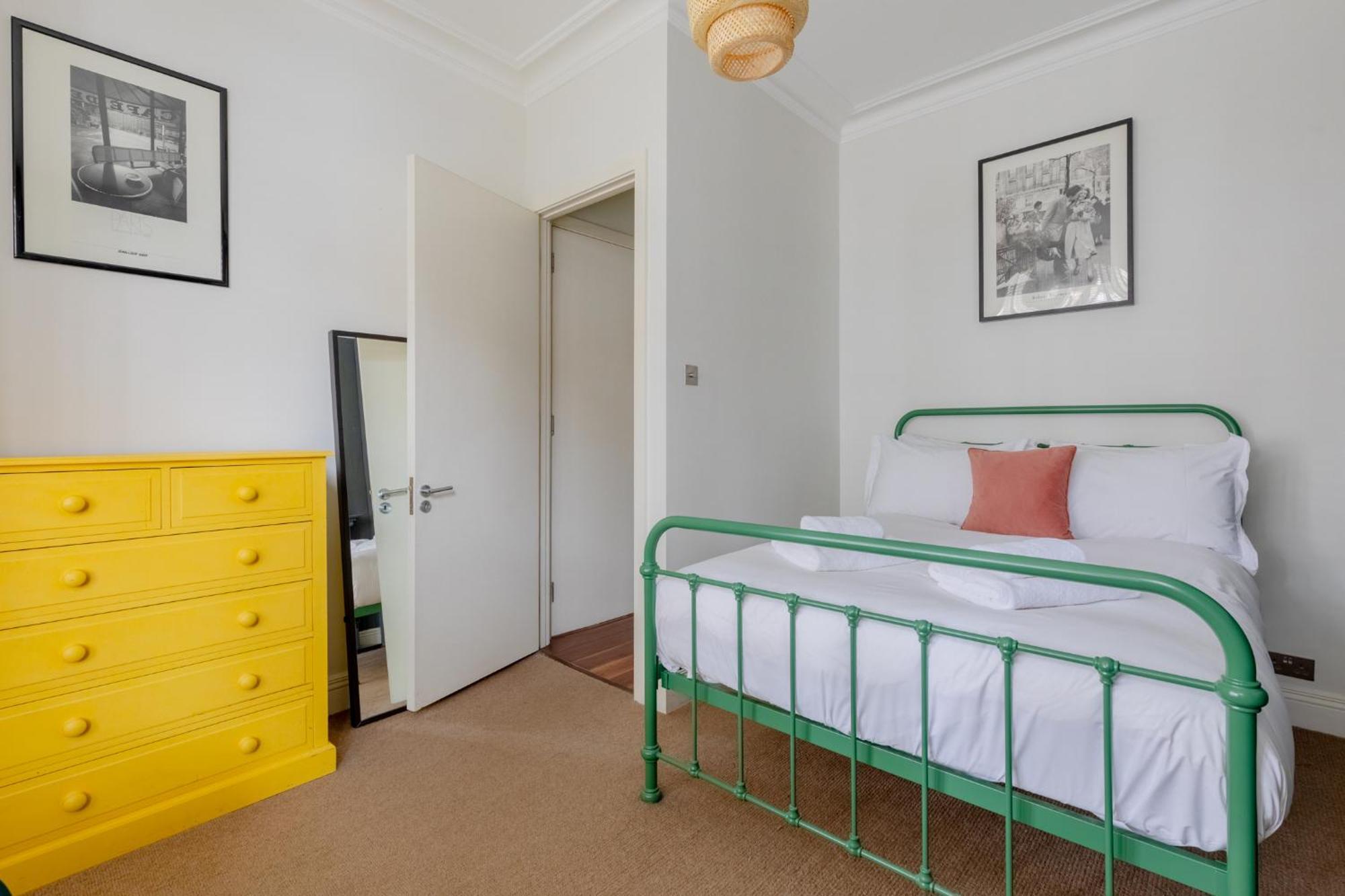 Period-chic 2bd Flat With Private Patio Apartment