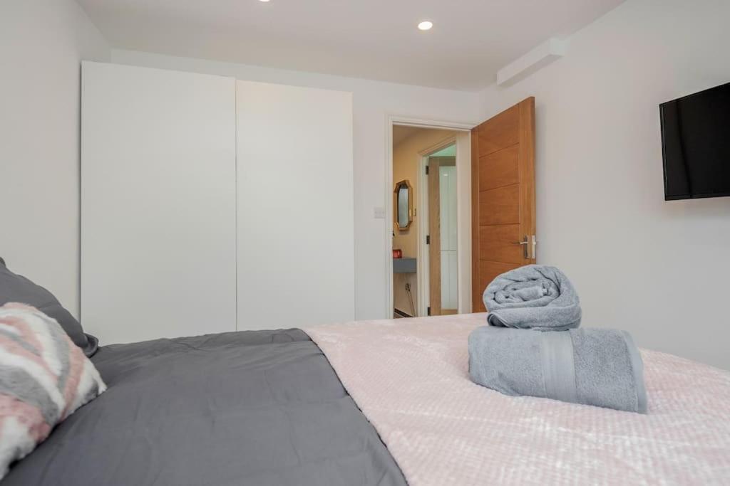 Lovely 2-bedroom With Balcony And Park View Appartement