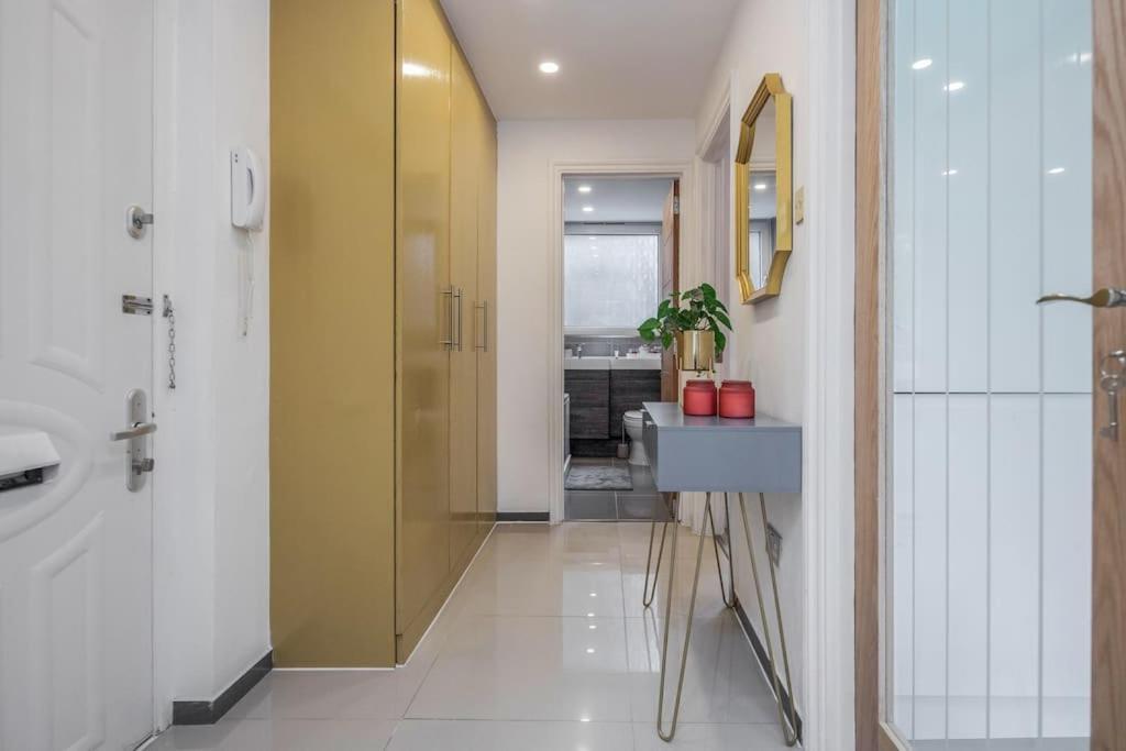 Appartement Lovely 2-bedroom With Balcony And Park View Londen