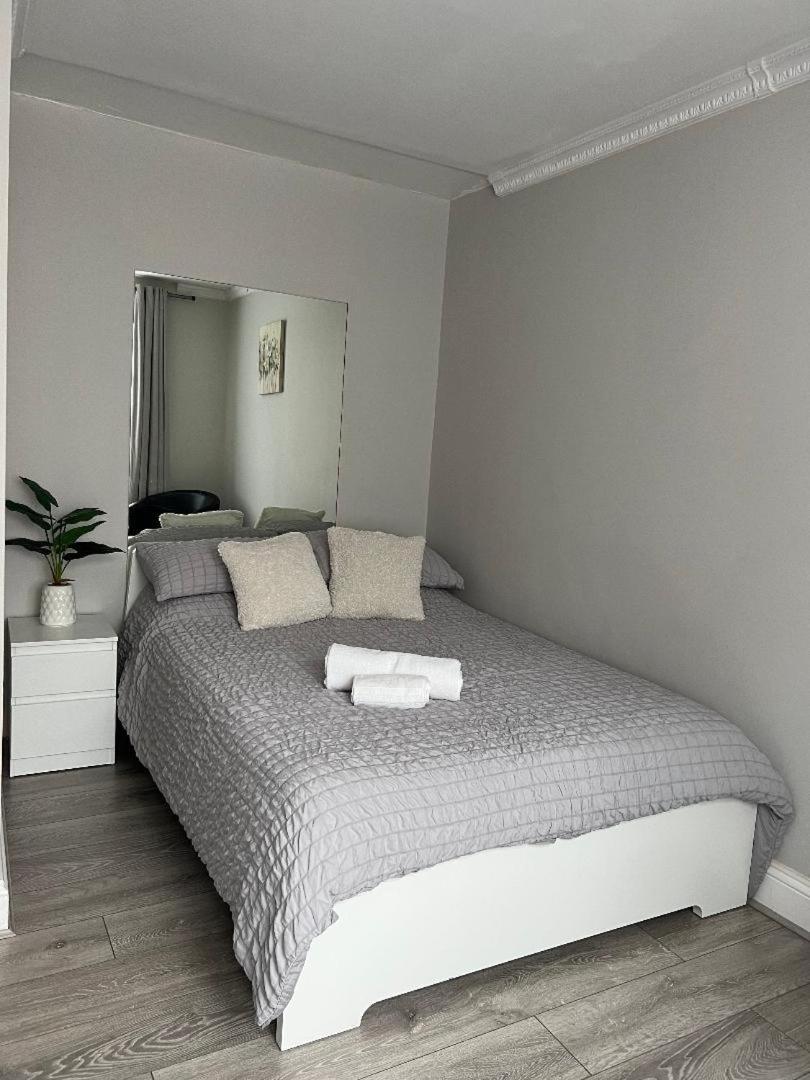 For Up To 6, Next To Big Ben & Eye * London