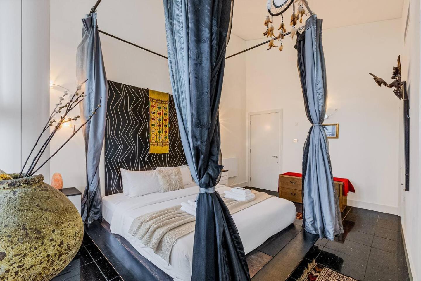 Canary Wharf Riverside Penthouse London