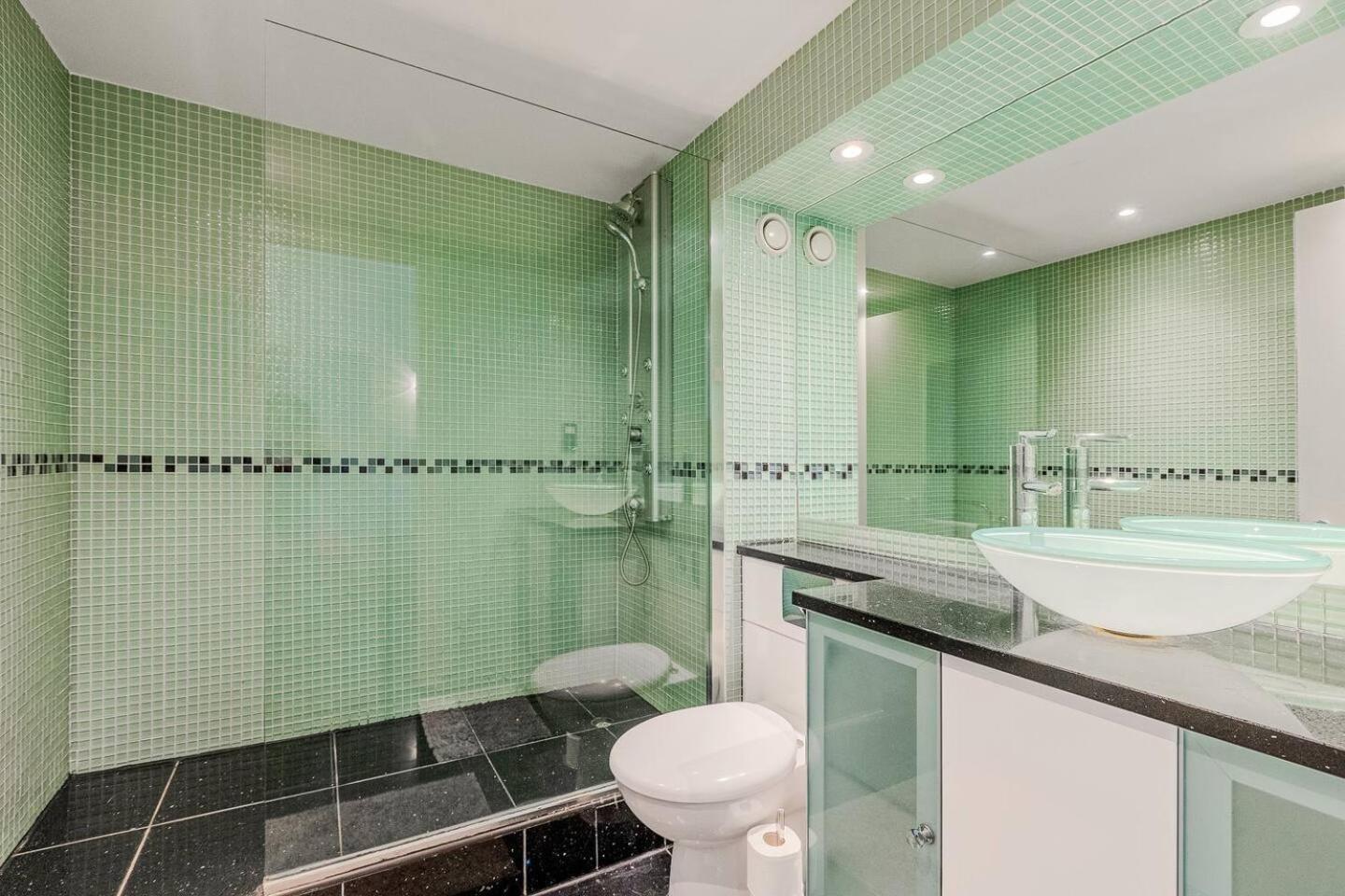 Canary Wharf Riverside Penthouse * London
