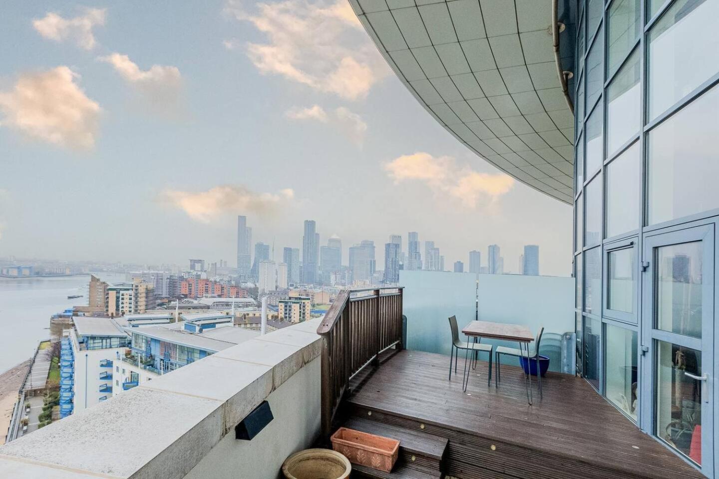 Canary Wharf Riverside Penthouse London