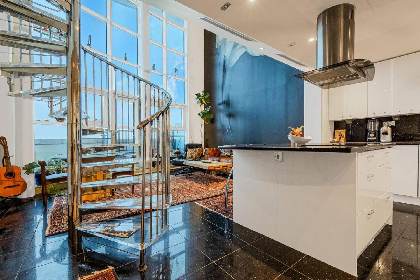 Canary Wharf Riverside Penthouse Apartment