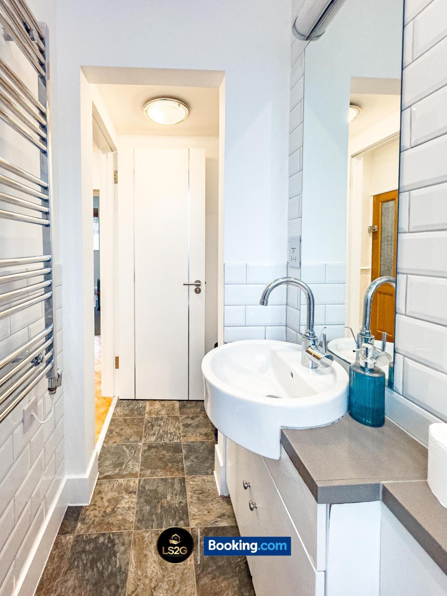 Amazing 3 Bedroom By Ls2g Short Lets & Serviced Greater With Free Wifi * Londen